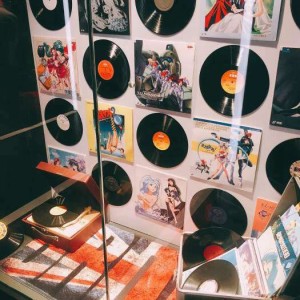 杭州KTV娱乐场所是否配备台球桌设施？